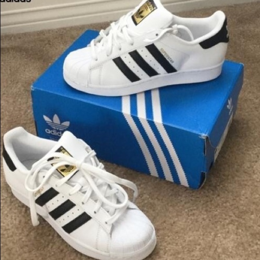Adidas Superstar 7 1/2 in Men’s (Size 9 Women)